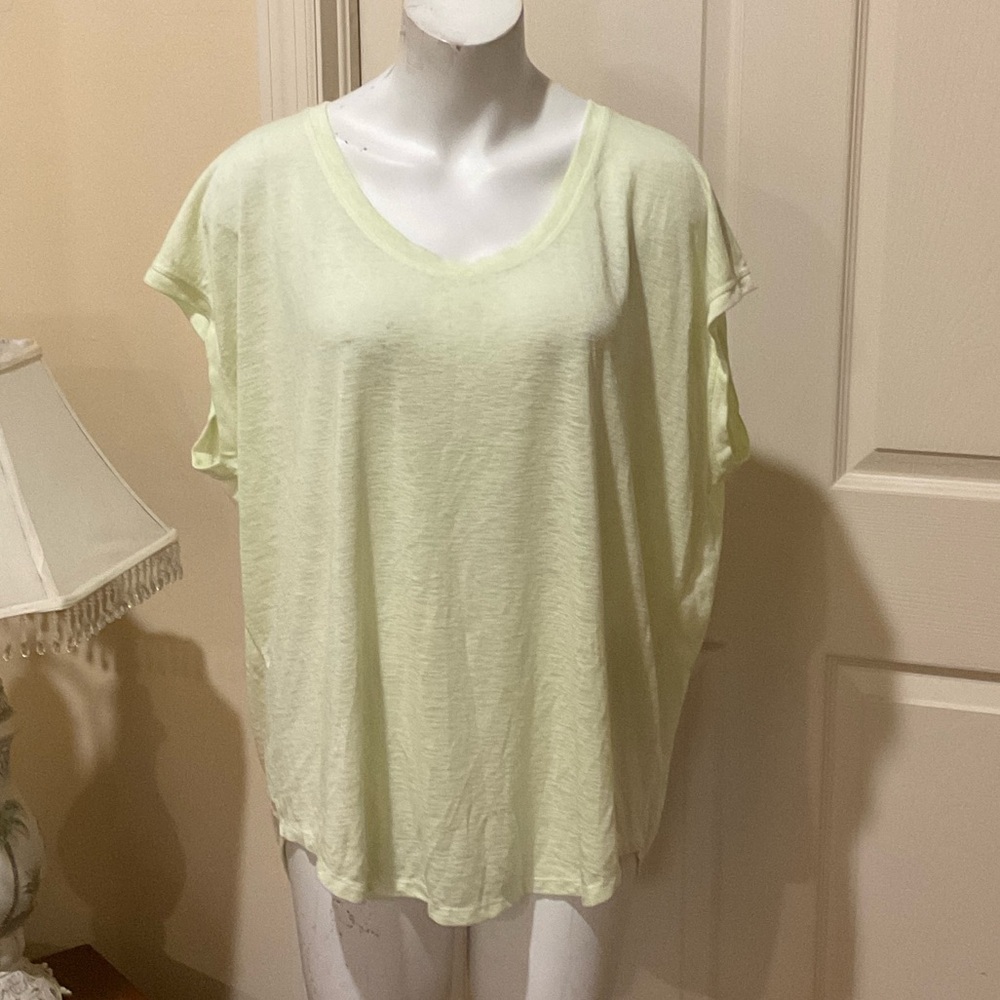 Athleta Yellow/green Relaxed V-Neck Short/cap Sleeve Top XL nearly new.